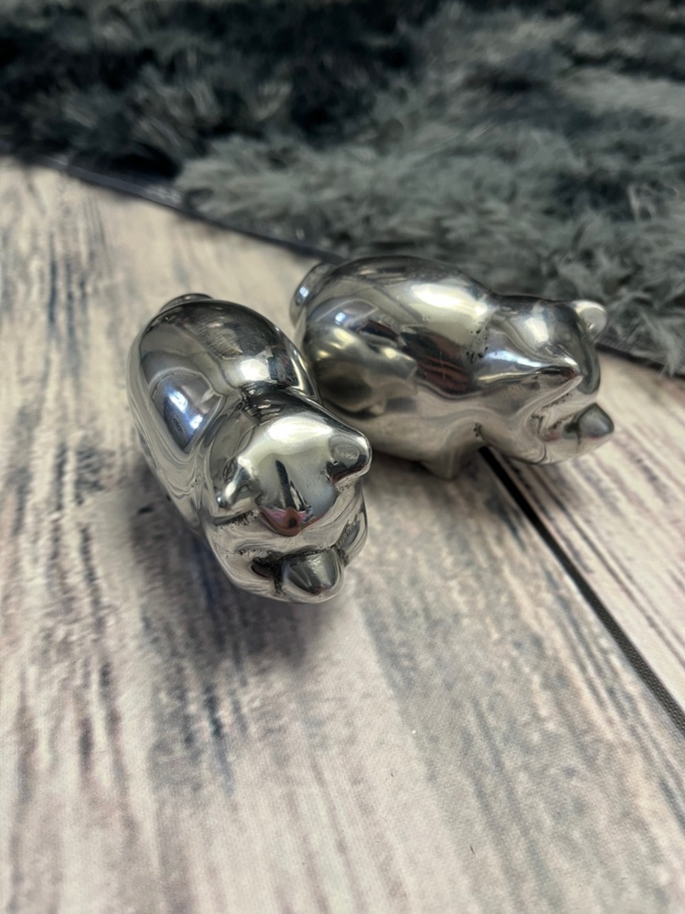Hoselton Aluminum Pair of Pig Figurines